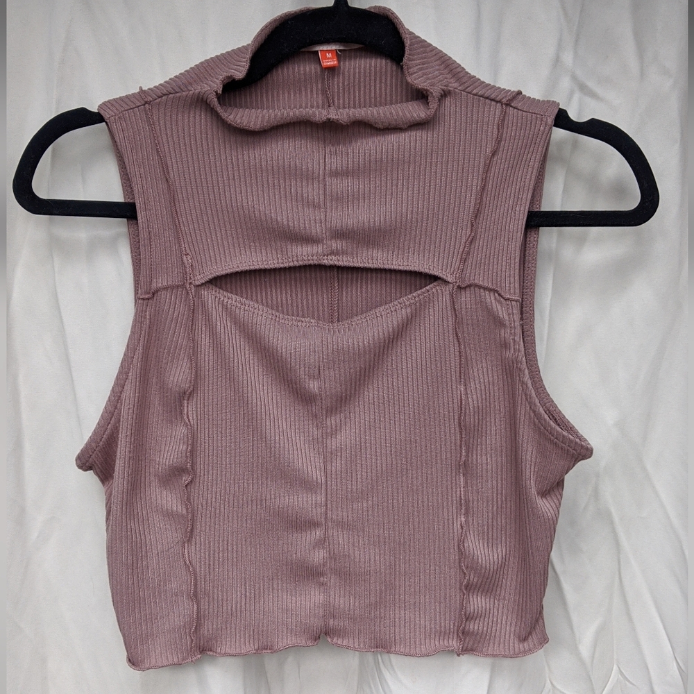 Mele e Pere Pink Crop Tank Top with Cut Out and Ribbed Style